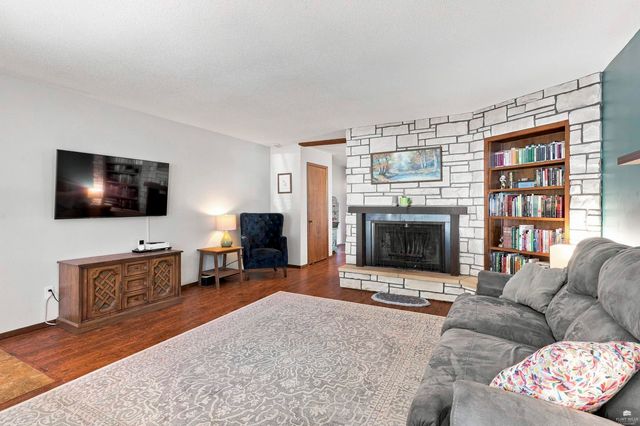 1800 Cedar Crest Drive, Manhattan, KS 66503