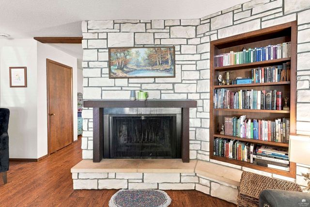 1800 Cedar Crest Drive, Manhattan, KS 66503