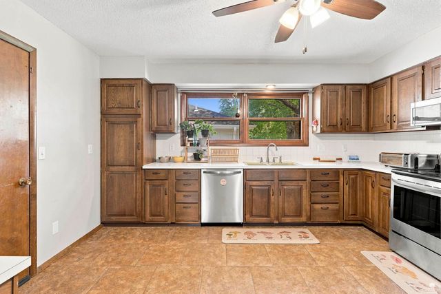 1800 Cedar Crest Drive, Manhattan, KS 66503