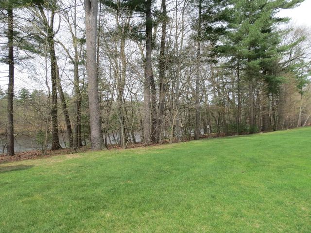 49 Jamesway Drive, Litchfield, NH 03051