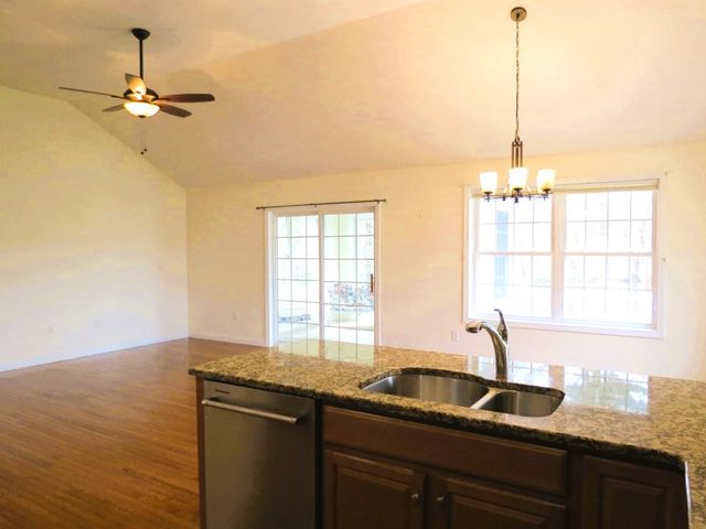49 Jamesway Drive, Litchfield, NH 03051