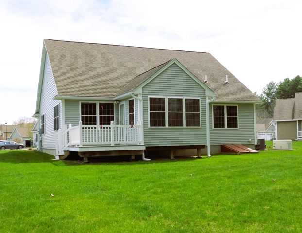 49 Jamesway Drive, Litchfield, NH 03051