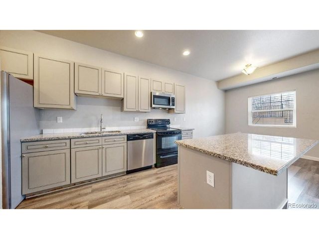 2671 Sable Blvd, Aurora, CO 80011