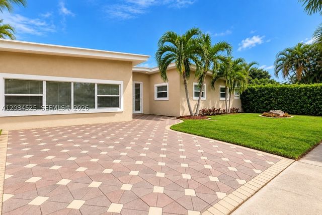 2251 NE 191st St, Miami, FL 33180