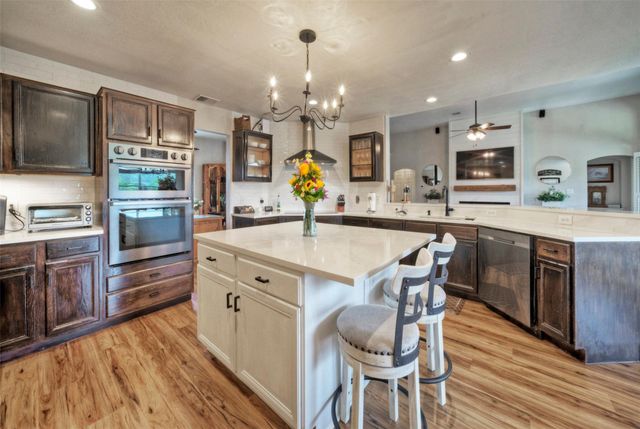 511 Chaneys XING, Bertram, TX 78605