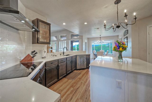 511 Chaneys XING, Bertram, TX 78605