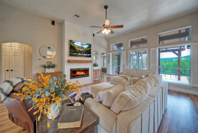 511 Chaneys XING, Bertram, TX 78605