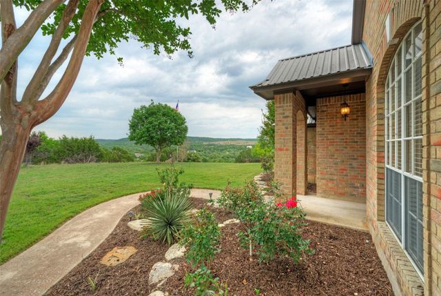 511 Chaneys XING, Bertram, TX 78605