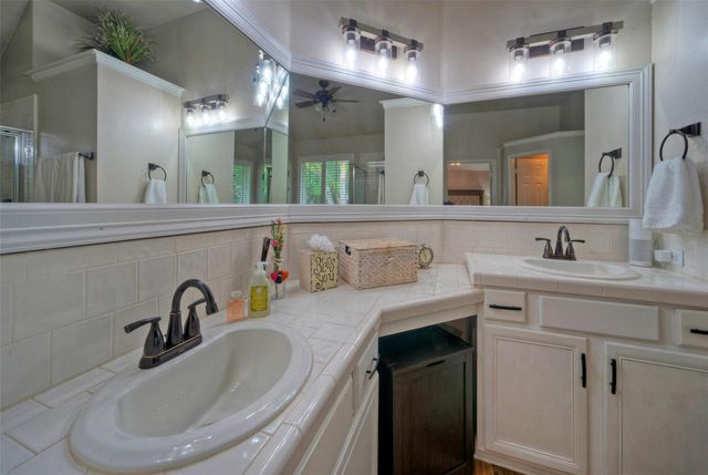 511 Chaneys XING, Bertram, TX 78605