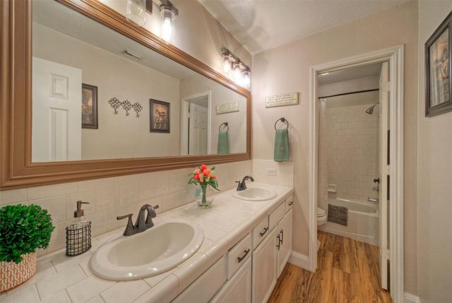 511 Chaneys XING, Bertram, TX 78605