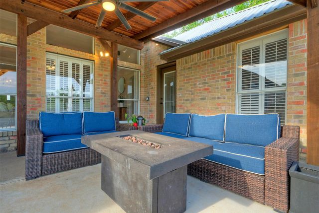 511 Chaneys XING, Bertram, TX 78605