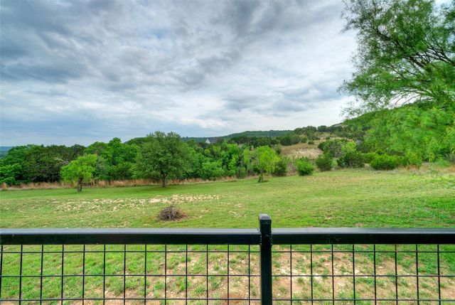 511 Chaneys XING, Bertram, TX 78605