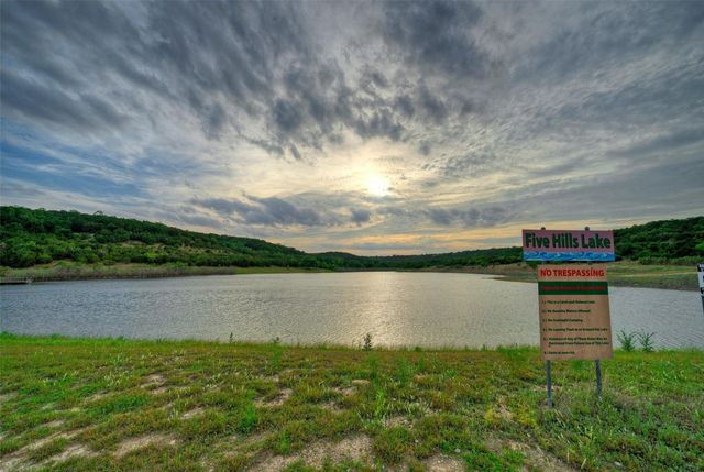 511 Chaneys XING, Bertram, TX 78605
