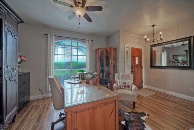511 Chaneys XING, Bertram, TX 78605