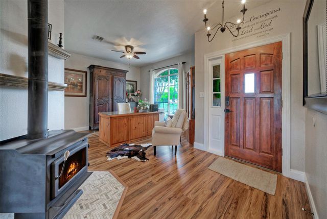 511 Chaneys XING, Bertram, TX 78605