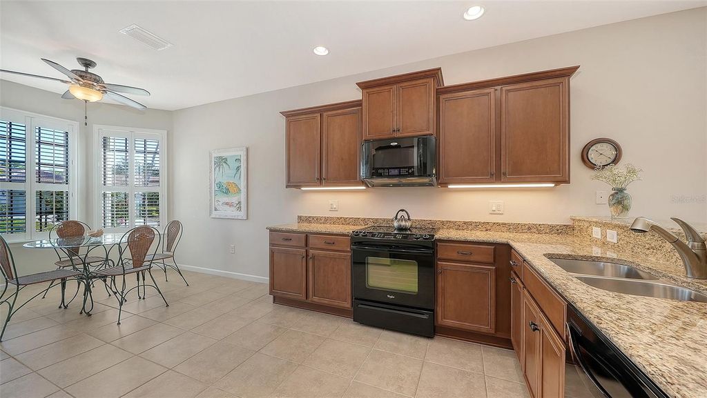 Image 11 of property listing at 1852 BATELLO DRIVE, Venice, FL 34292