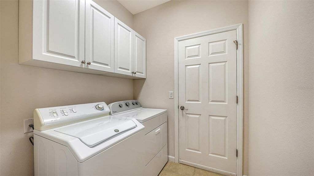 Image 26 of property listing at 1852 BATELLO DRIVE, Venice, FL 34292