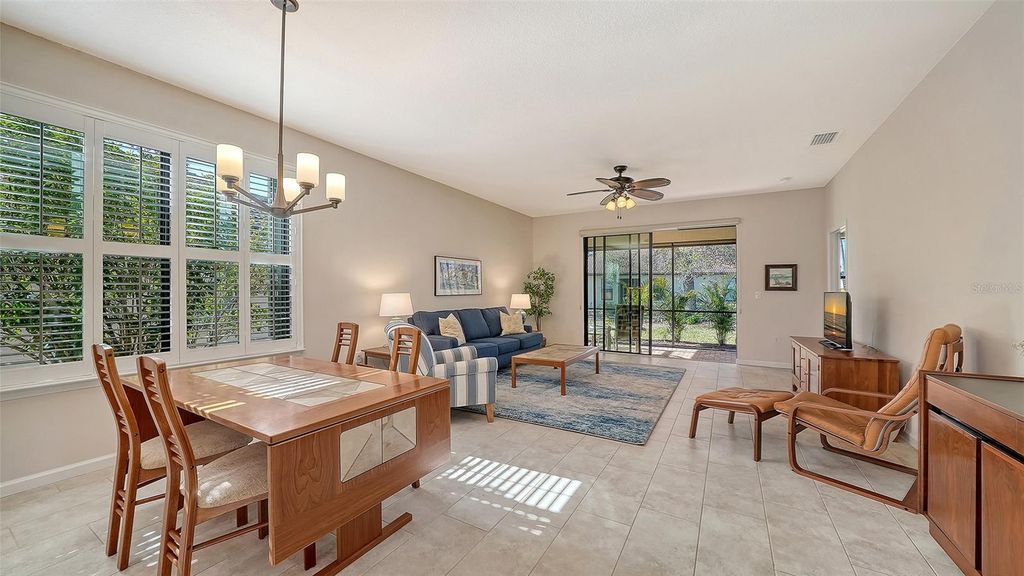 Image 4 of property listing at 1852 BATELLO DRIVE, Venice, FL 34292