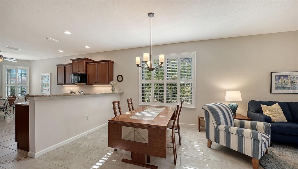 Image 6 of property listing at 1852 BATELLO DRIVE, Venice, FL 34292