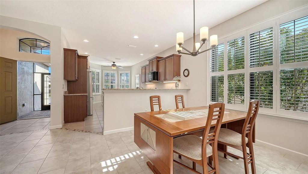 Image 9 of property listing at 1852 BATELLO DRIVE, Venice, FL 34292