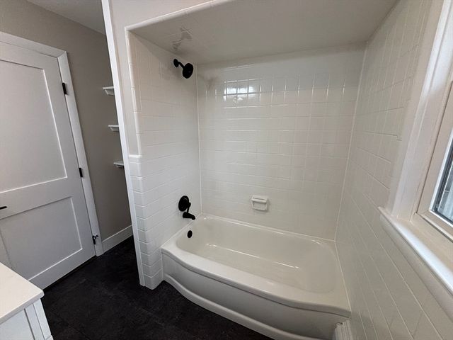 52 Bushee Rd, Swansea, MA 02777