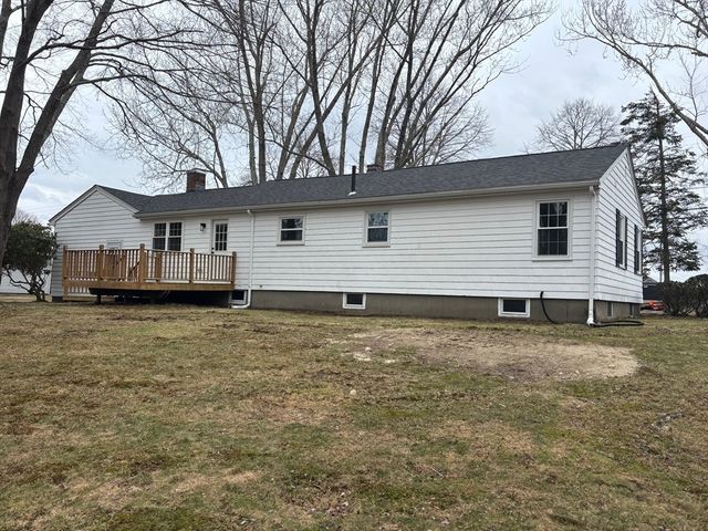 52 Bushee Rd, Swansea, MA 02777