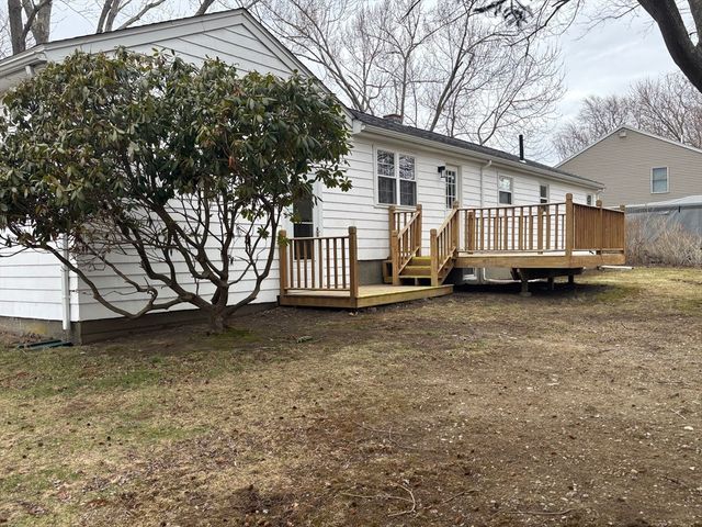 52 Bushee Rd, Swansea, MA 02777