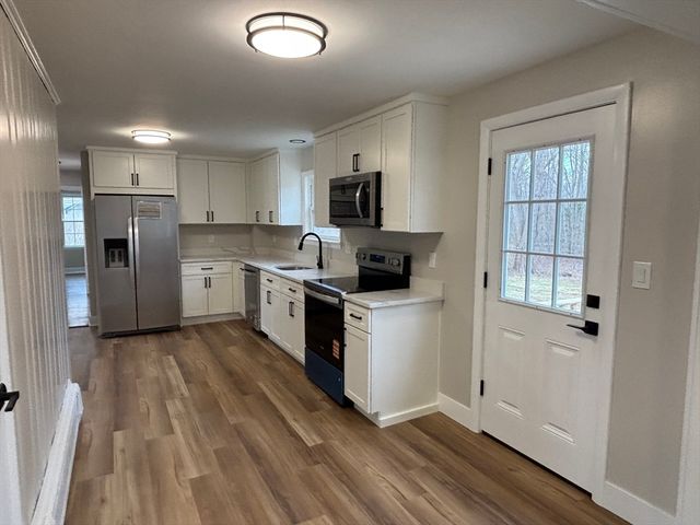 52 Bushee Rd, Swansea, MA 02777