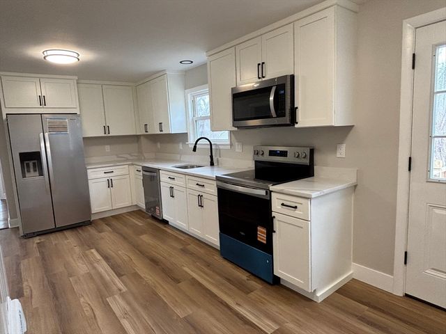 52 Bushee Rd, Swansea, MA 02777