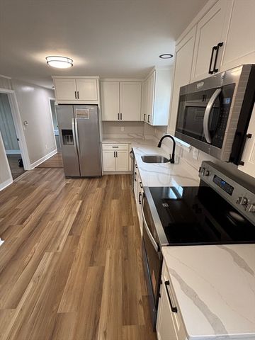 52 Bushee Rd, Swansea, MA 02777