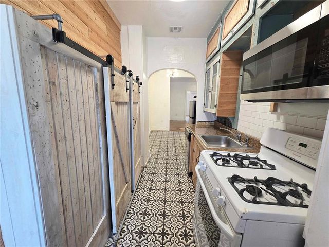 2203 N Barnes Avenue, Oklahoma City, OK 73107