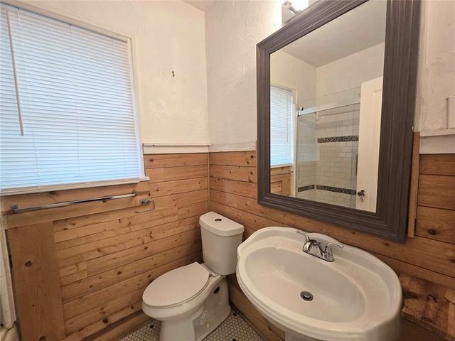 2203 N Barnes Avenue, Oklahoma City, OK 73107