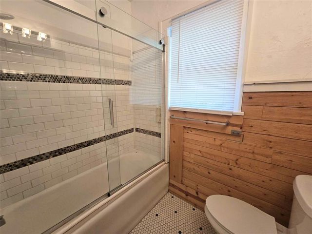 2203 N Barnes Avenue, Oklahoma City, OK 73107