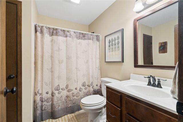 2425 Kenway Boulevard SW, Cedar Rapids, IA 52404