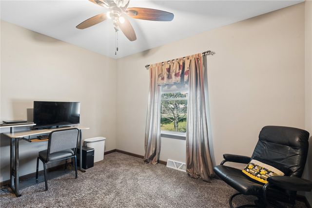 2425 Kenway Boulevard SW, Cedar Rapids, IA 52404