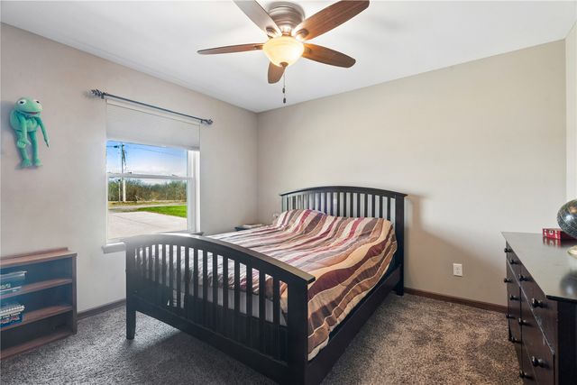 2425 Kenway Boulevard SW, Cedar Rapids, IA 52404