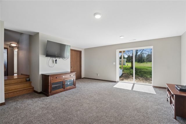 2425 Kenway Boulevard SW, Cedar Rapids, IA 52404