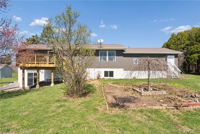 2425 Kenway Boulevard SW, Cedar Rapids, IA 52404