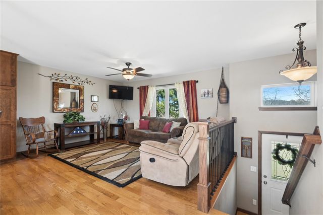 2425 Kenway Boulevard SW, Cedar Rapids, IA 52404