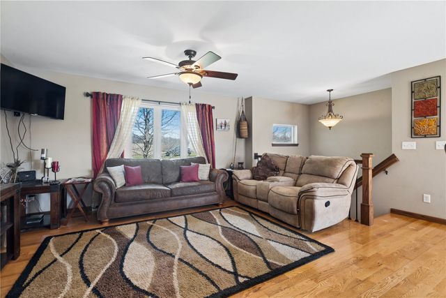 2425 Kenway Boulevard SW, Cedar Rapids, IA 52404