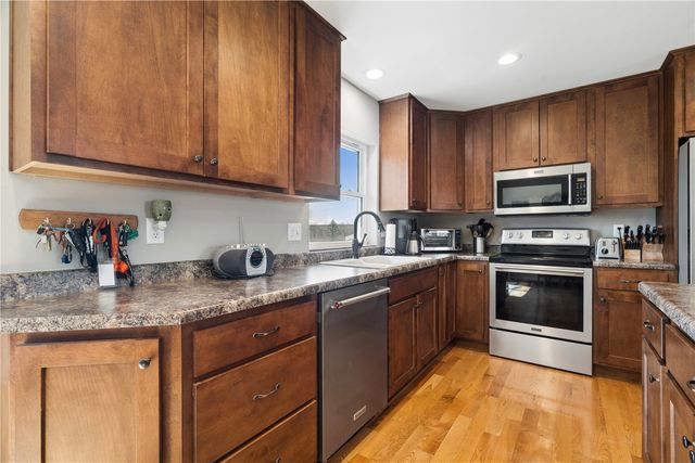 2425 Kenway Boulevard SW, Cedar Rapids, IA 52404