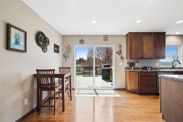 2425 Kenway Boulevard SW, Cedar Rapids, IA 52404