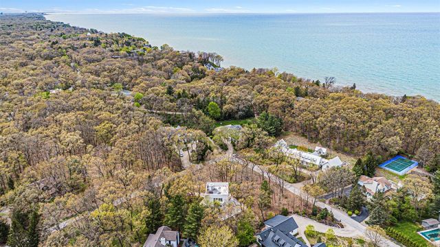 51212 Deer Park Drive, New Buffalo, MI 49117