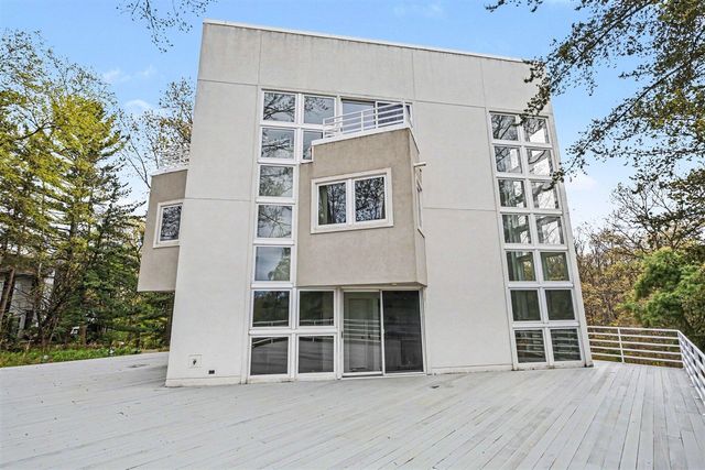 51212 Deer Park Drive, New Buffalo, MI 49117