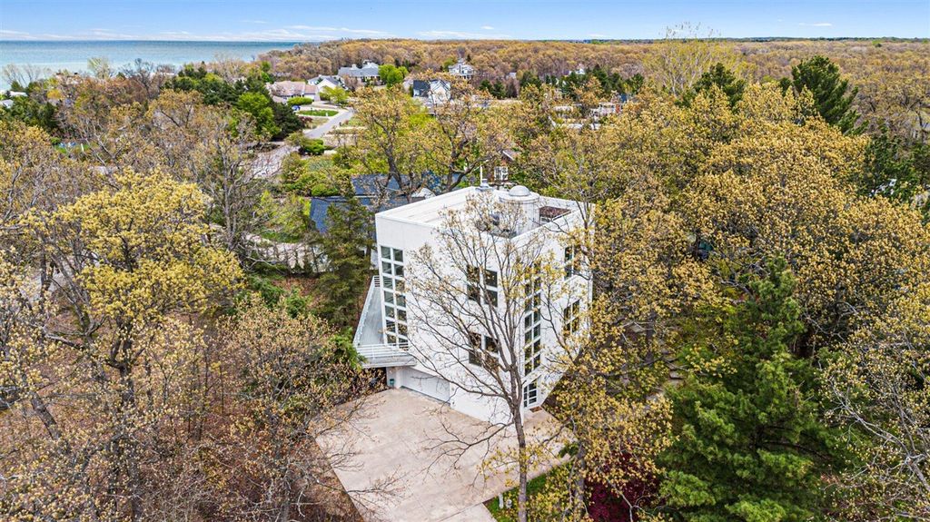 51212 Deer Park Drive, New Buffalo, MI 49117