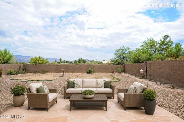 983 S Goldenweed Way, Tucson, AZ 85748