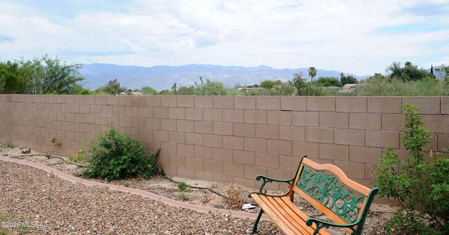 983 S Goldenweed Way, Tucson, AZ 85748