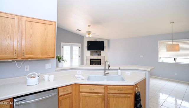 983 S Goldenweed Way, Tucson, AZ 85748