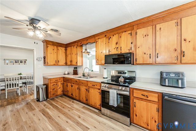 1927 F St, West Point, VA 23181