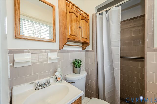 1927 F St, West Point, VA 23181